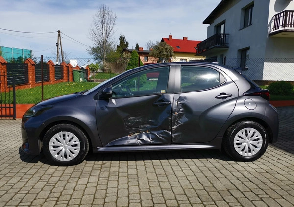 Toyota Yaris cena 54000 przebieg: 67000, rok produkcji 2022 z Skoczów małe 232